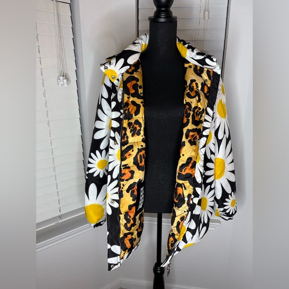 Moncler Black and White Floral Puffer Jacket - Picture 3 of 5